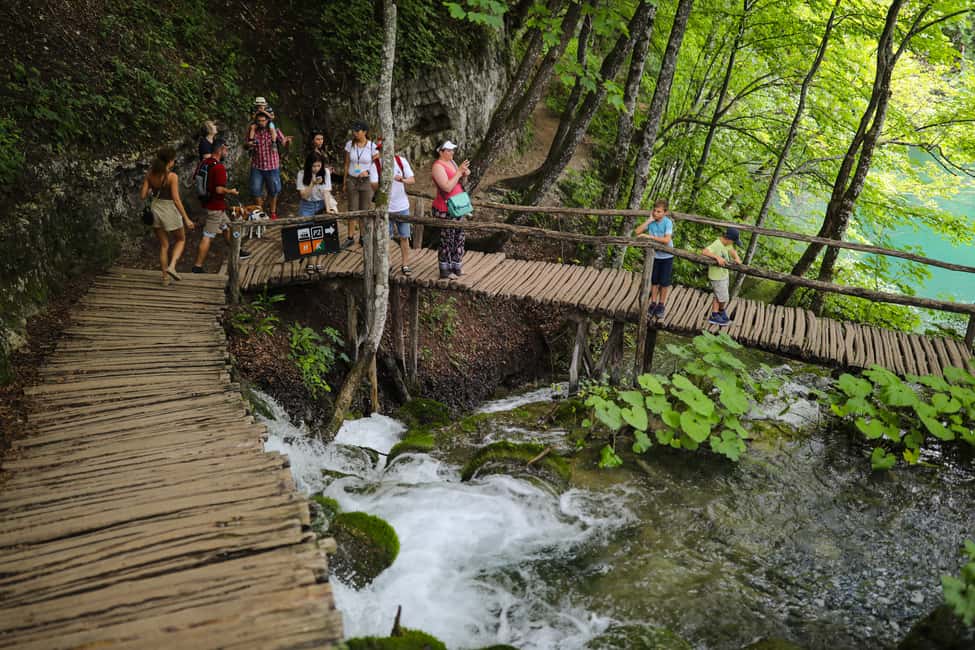 imagem n.9 de De Zadar: Translado de ida e volta para os Lagos Plitvice atividade em Plitvice, carregada pelo fornecedor