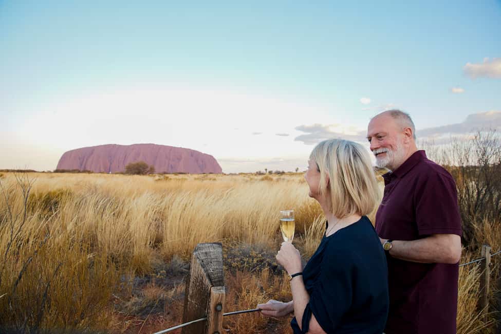 Image N°11 de Uluru : visite des sites sacrés et coucher de soleil avec vin et plateau de fromage activité à Territoire du Nord, Australie, publiée par le prestataire