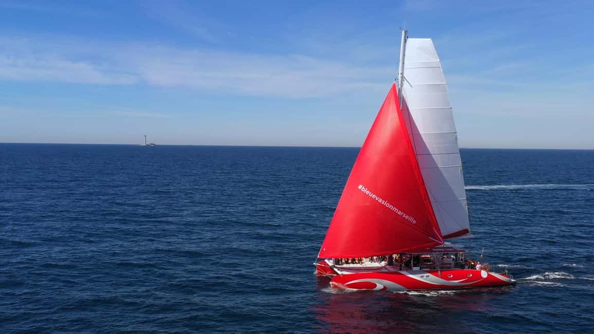 imagen n.º 9 de Marsella : Crucero en Catamarán por las Calanques con Comida y Vino actividad en Sur de Francia, subida por el proveedor