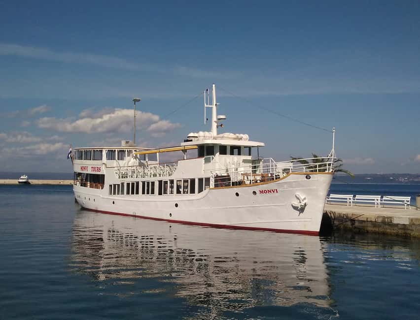 image n.4 of Poreč: Sunset Dolphin Safari Cruise with Drinks activity in Porec, uploaded by supplier