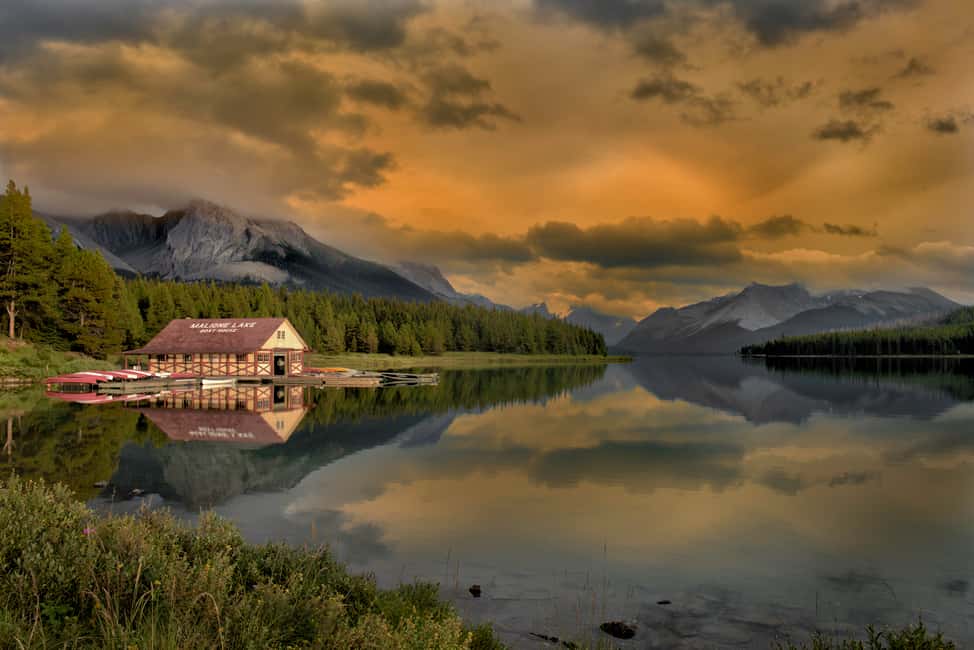 image n.8 of Jasper National Park: Maligne Lake Cruise With Guide activity in Jasper, uploaded by supplier