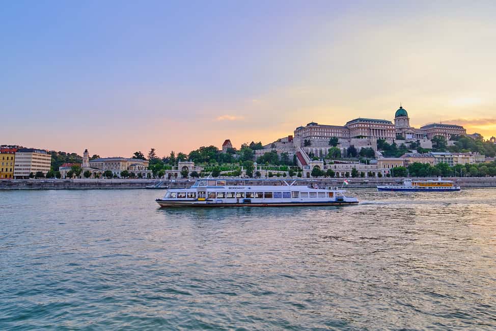 image n.10 of Budapest: By Night Sightseeing Cruise with Welcome Drink activity in Budapest, uploaded by supplier