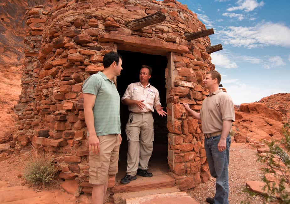 image n.3 of Las Vegas: Valley of Fire Tour in Luxury Tour Trekker activity in Nevada, uploaded by supplier