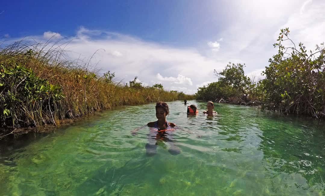 Image N°1 de Tulum : ruines mayas et tour de Sian Kaan avec tour en bateau et déjeuner activité à Tulum, publiée par le prestataire
