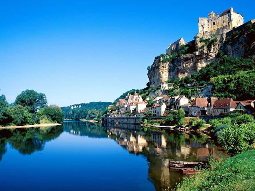 image n.8 of Sarlat : Private tour to Prehistoric Cave + Medieval Castle activity in Beynac-et-Cazenac, uploaded by supplier