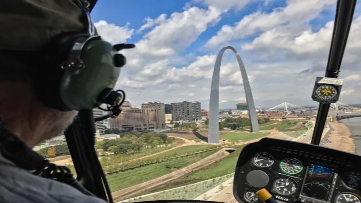 Bild Nr. 6 von St. Louis: Geführte Tour mit Bootsfahrt und Hubschrauberrundflug Aktivität in St. Louis, hochgeladen vom Anbieter