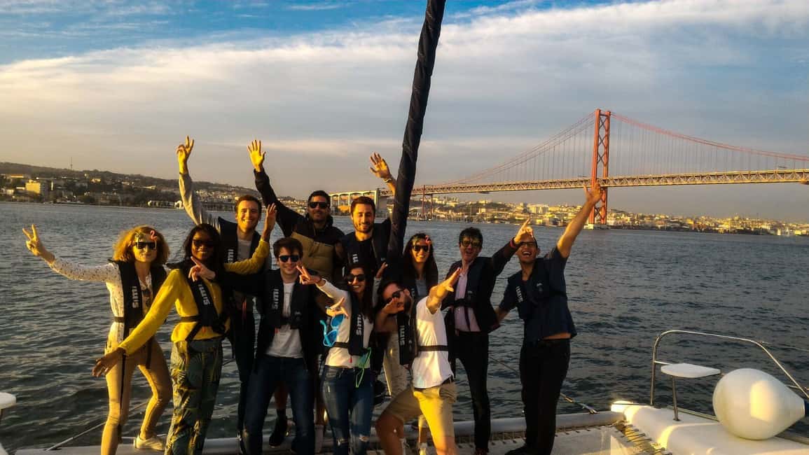 afbeelding n.19 van Lissabon: Catamarancruise bij zonsondergang, muziek en open bar activiteit in Lissabon, geüpload door aanbieder