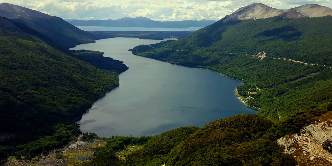 imagem n.2 de De Ushuaia: Tour particular ao Lago Fagnano em veículo com tração nas quatro rodas atividade em Terra do Fogo, carregada pelo fornecedor