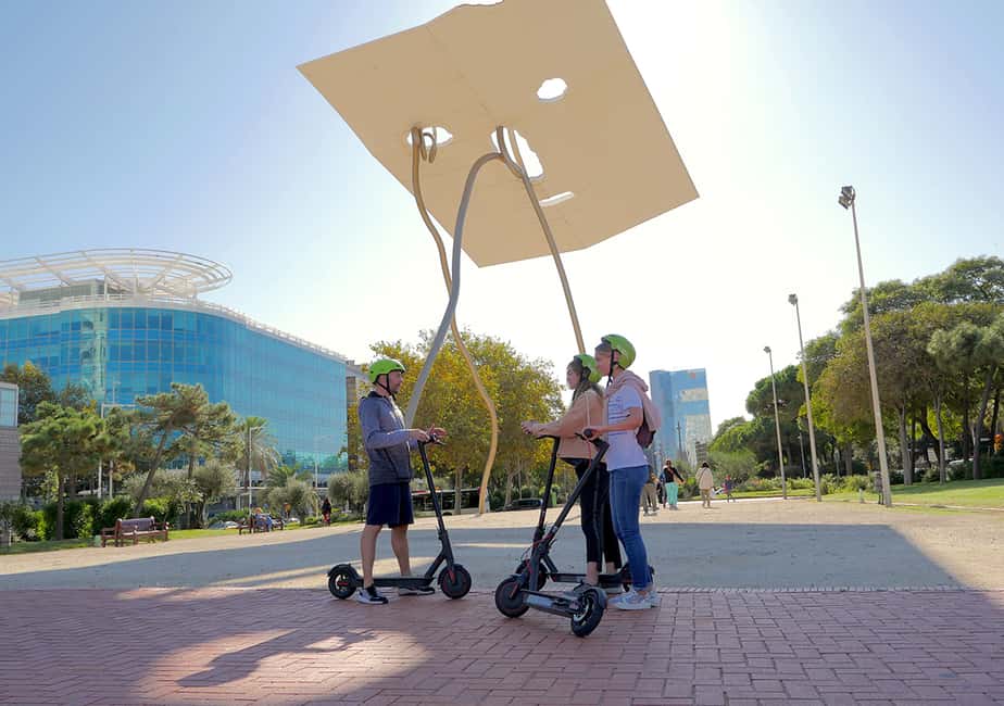 imagem n.2 de Barcelona: Visita guiada de scooter eléctrica aos pontos altos de Gaudí atividade em Barcelona, carregada pelo fornecedor