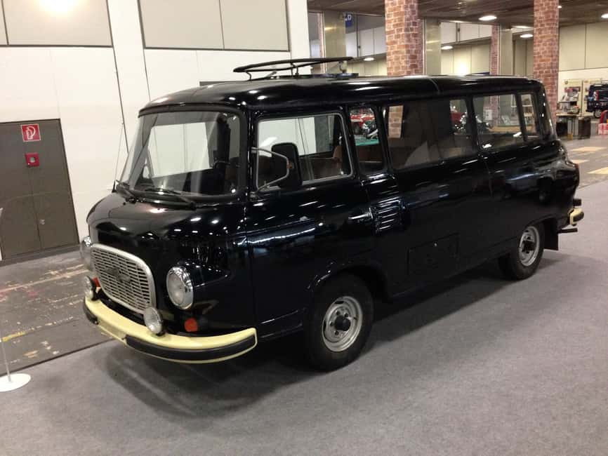 Immagine nº 3 di Berlino: Tour panoramico privato di 2 ore in un classico furgone della DDR attività a Berlino, caricata dal fornitore