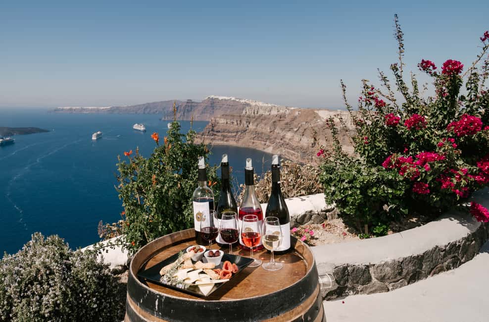 imagen n.º 4 de Santorini: tour de cata de vinos a 3 bodegas con traslado actividad en Megalochori, subida por el proveedor