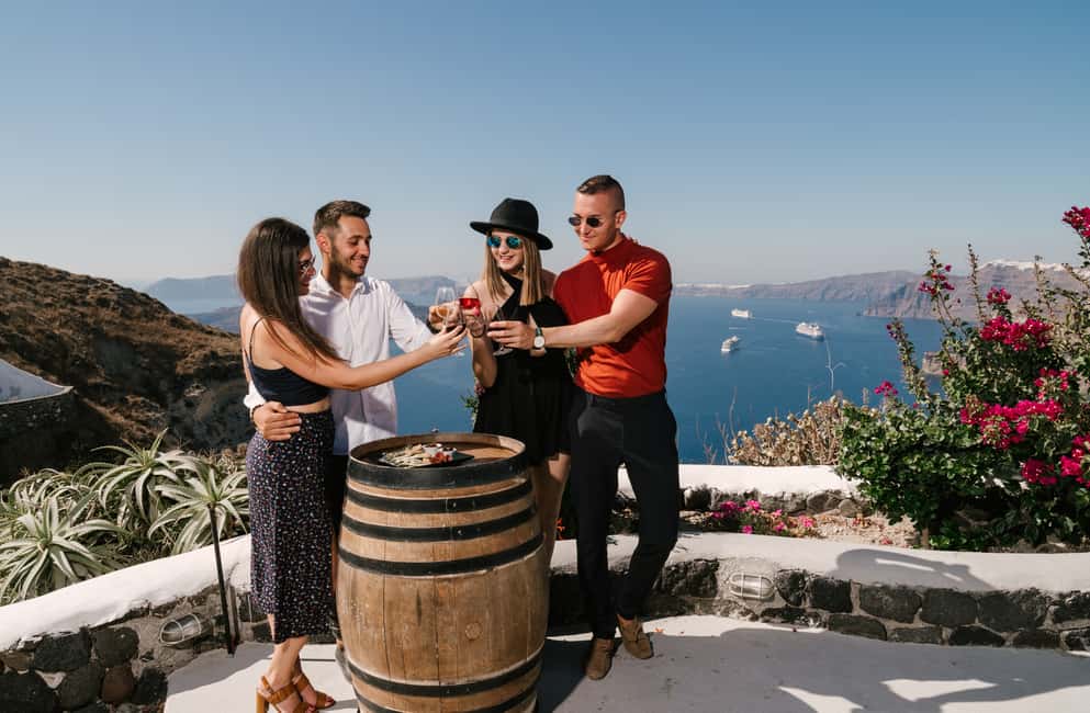 imagen n.º 3 de Santorini: tour de cata de vinos a 3 bodegas con traslado actividad en Megalochori, subida por el proveedor