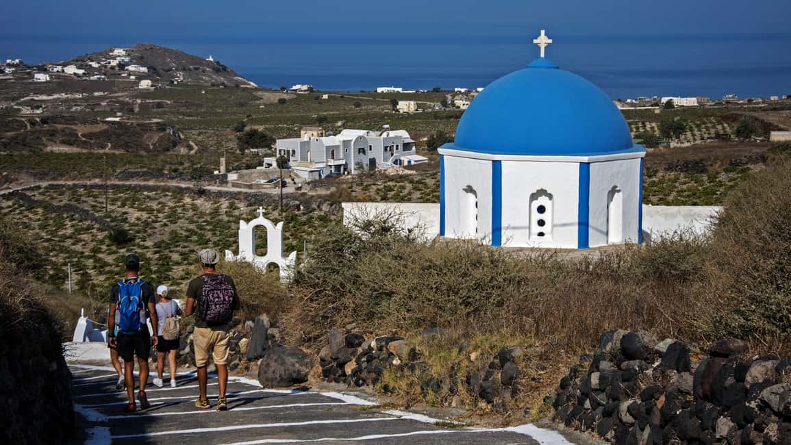 imagem n.6 de Santorini: Aula de culinária e caminhada fácil atividade em Fira, Santorini, carregada pelo fornecedor