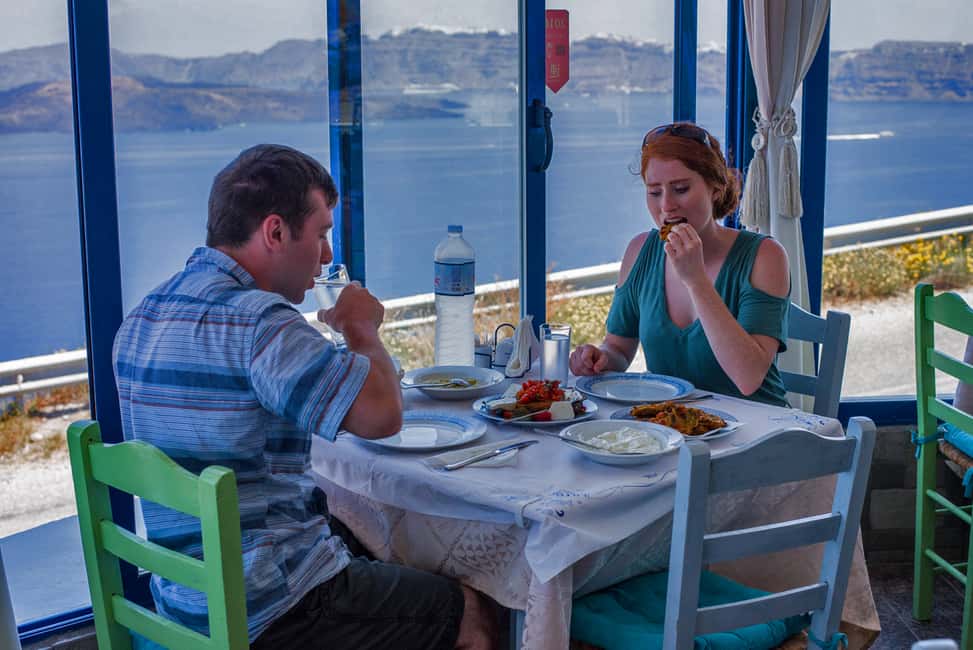 imagem n.11 de Santorini: Aula de culinária e caminhada fácil atividade em Fira, Santorini, carregada pelo fornecedor
