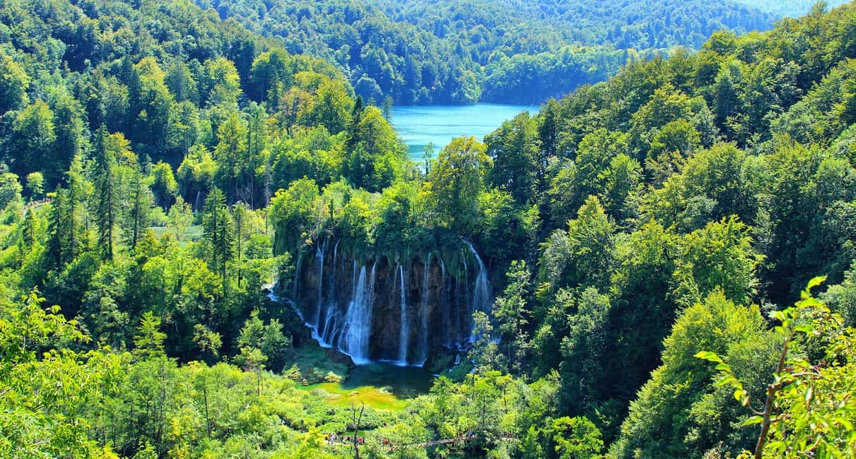 imagem n.2 de De Zagreb a Split: excursão privada aos lagos Plitvice e Rastoke atividade em Slunj, carregada pelo fornecedor