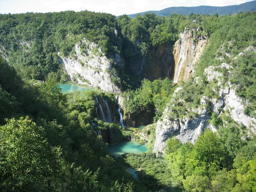 imagem n.3 de De Zagreb a Split: excursão privada aos lagos Plitvice e Rastoke atividade em Slunj, carregada pelo fornecedor