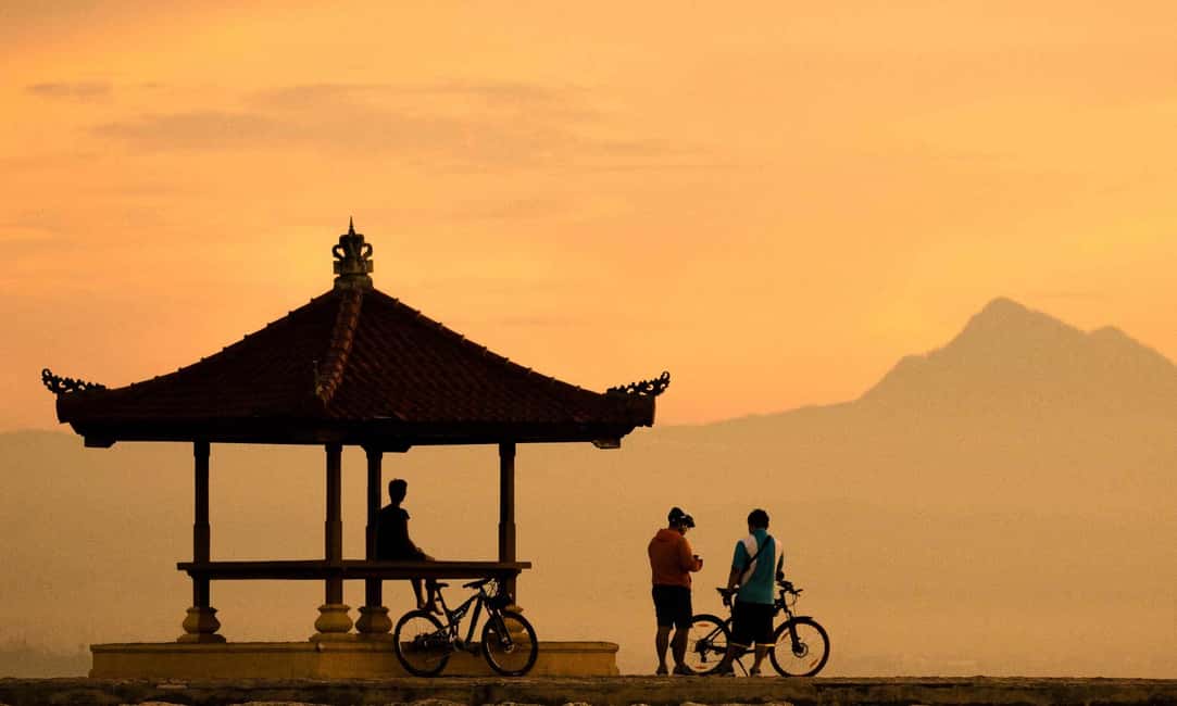 imagem n.2 de Sanur: excursão de bicicleta ao nascer do sol na praia de meio dia atividade em Dempassar, carregada pelo fornecedor