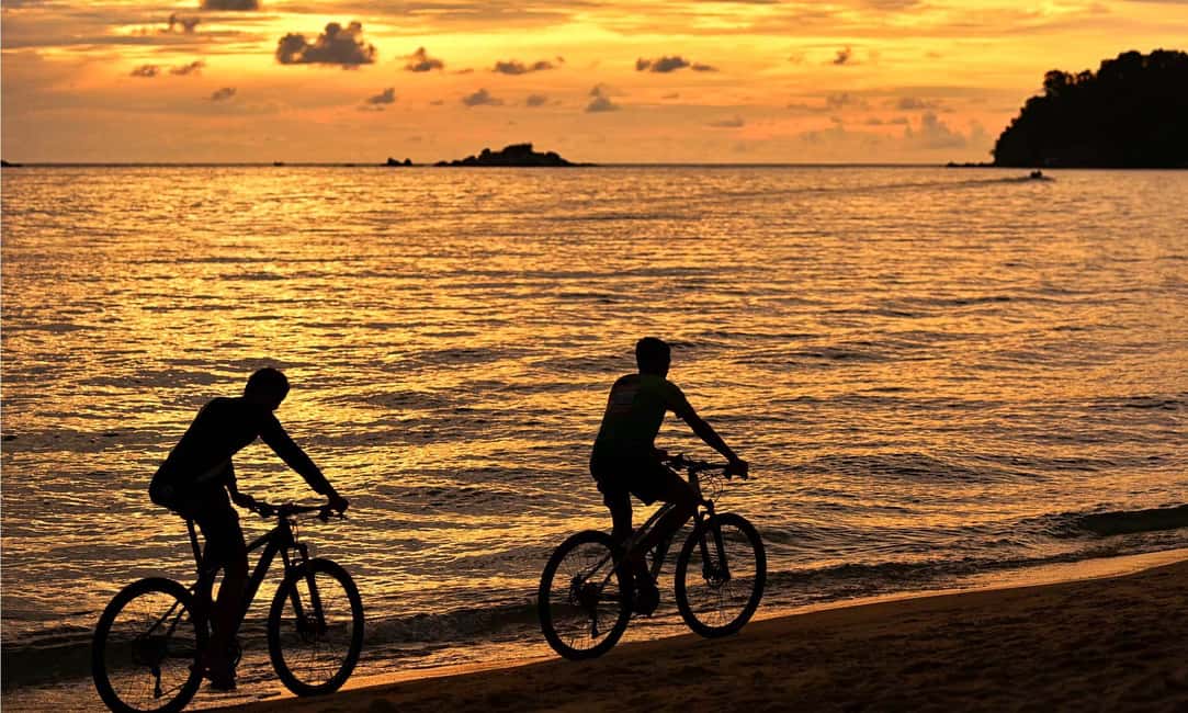 imagem n.4 de Sanur: excursão de bicicleta ao nascer do sol na praia de meio dia atividade em Dempassar, carregada pelo fornecedor
