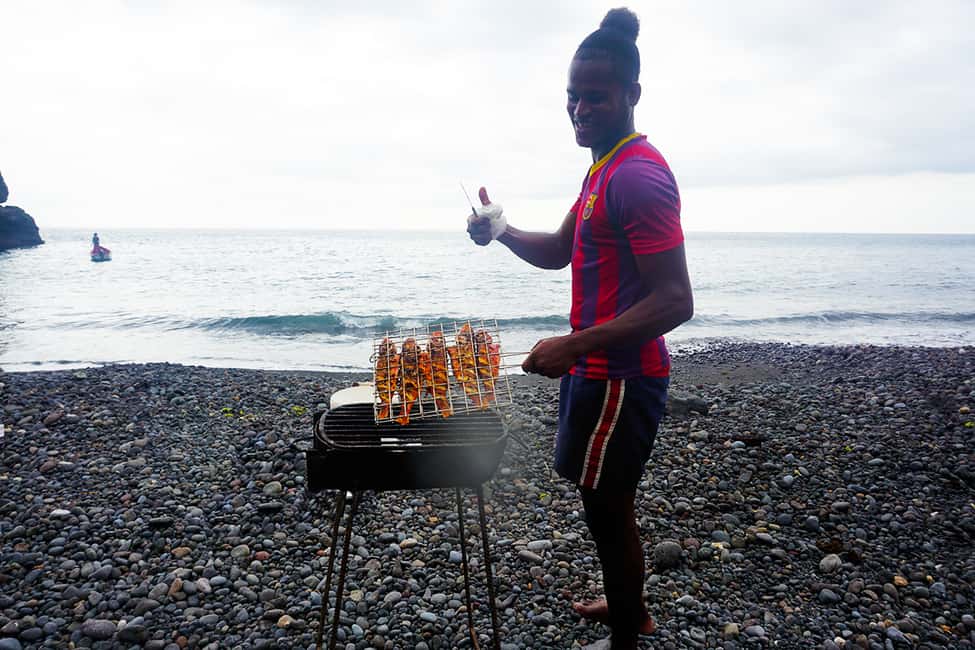 Immagine nº 3 di Da Praia: gita in barca, snorkeling, grotta e barbecue sulla spiaggia attività a Praia, caricata dal fornitore