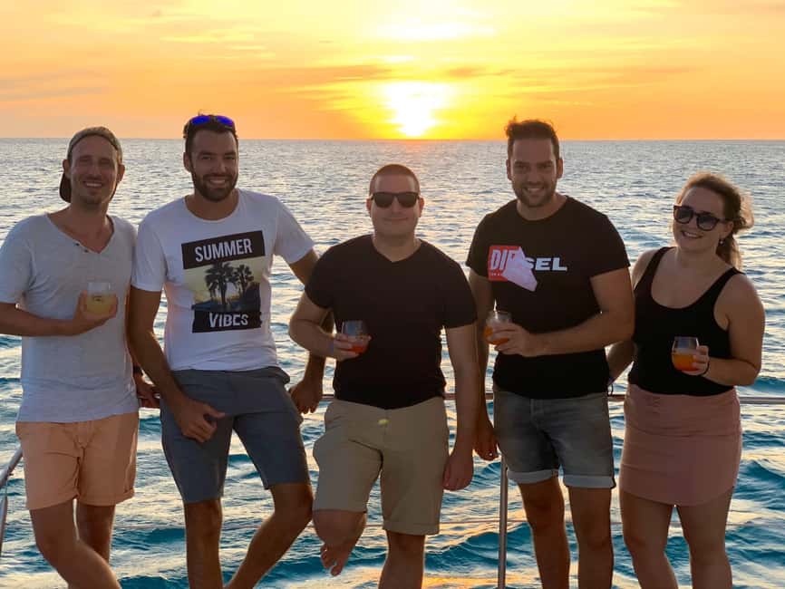 image n.4 of Noord: Happy Hour Sunset Cruise activity in Noord, uploaded by supplier