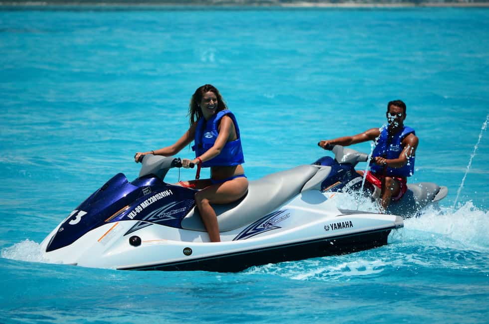 Image N°1 de Cancun : Waverunner dans le lagon de Nichupte activité à Cancún, publiée par le prestataire