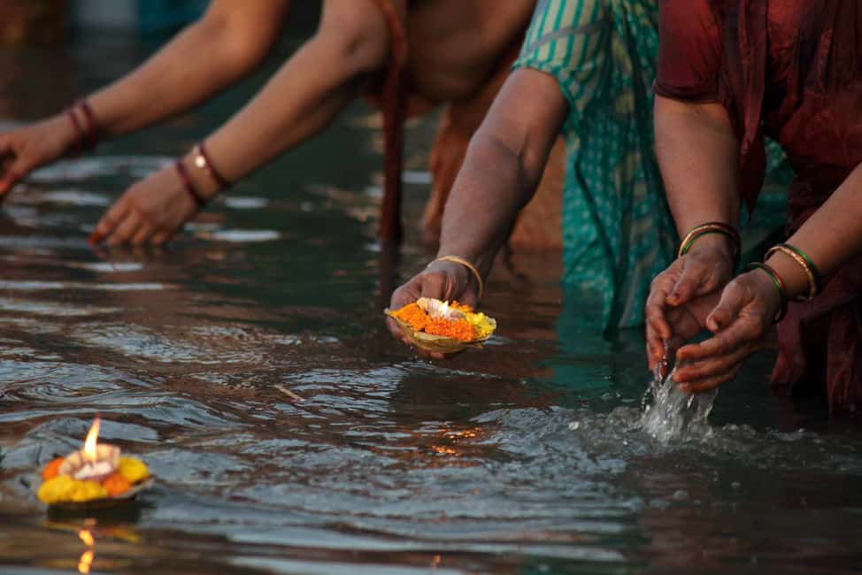 imagem n.4 de Varanasi : Passeio de barco ao nascer do sol atividade em Uttar Pradesh, carregada pelo fornecedor