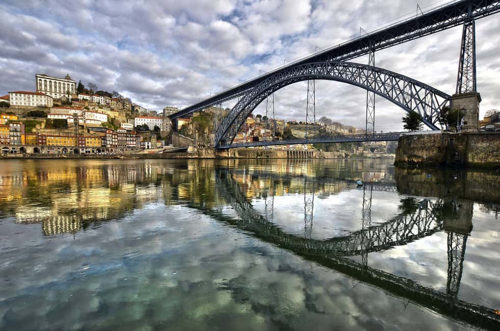 imagem n.10 de Porto:Tour particular pela cidade histórica num Ford T clássico atividade em Porto, Portugal, carregada pelo fornecedor