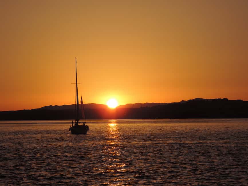 image n.4 of Cascais: Sunset Boat Trip with Welcome Drinks activity in Cascais, uploaded by supplier