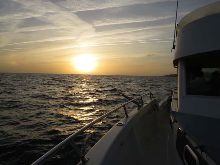 image n.3 of Cascais: Sunset Boat Trip with Welcome Drinks activity in Cascais, uploaded by supplier