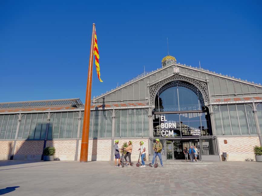 imagem n.8 de Barcelona: Visita guiada de scooter eléctrica aos pontos altos de Gaudí atividade em Barcelona, carregada pelo fornecedor