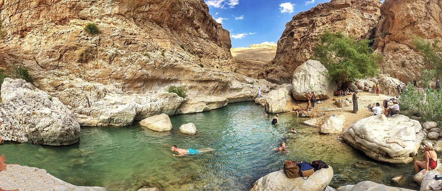 Immagine nº 5 di Muscat: tour di un giorno intero del Wadi Shab e della dolina di Bimmah attività a Regione al-Sharqiyya, caricata dal fornitore