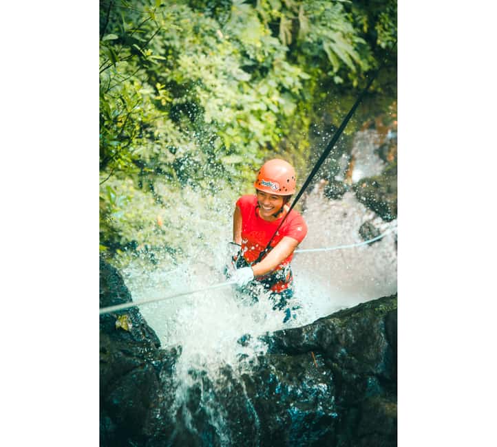 bild nr.1 av Vulkanen Arenal: Lost Canyon Canyoneering äventyr aktivitet i Alajuelaprovinsen, uppladdad av arrangören