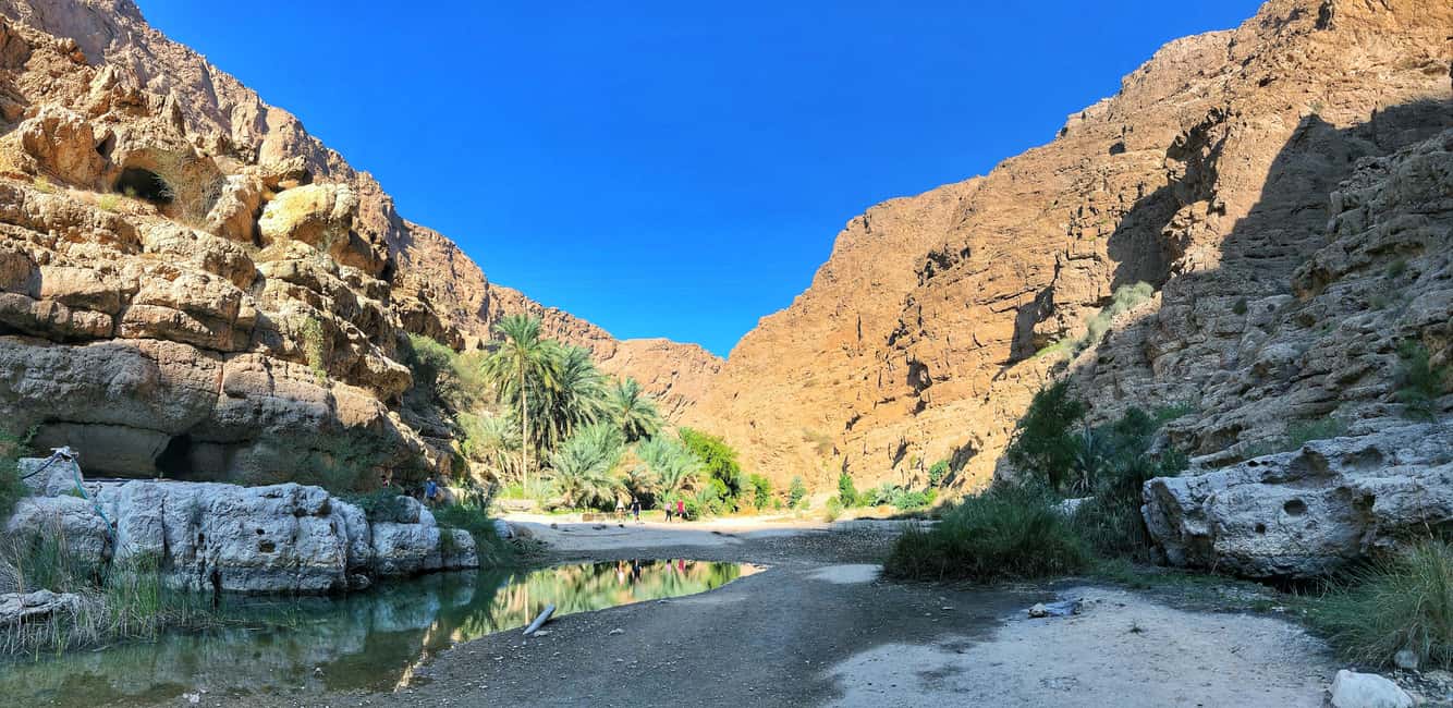 Immagine nº 5 di Da Mascate: tour di un'intera giornata di Wadi Shab e Bimmah Sinkhole attività a Regione al-Sharqiyya, caricata dal fornitore