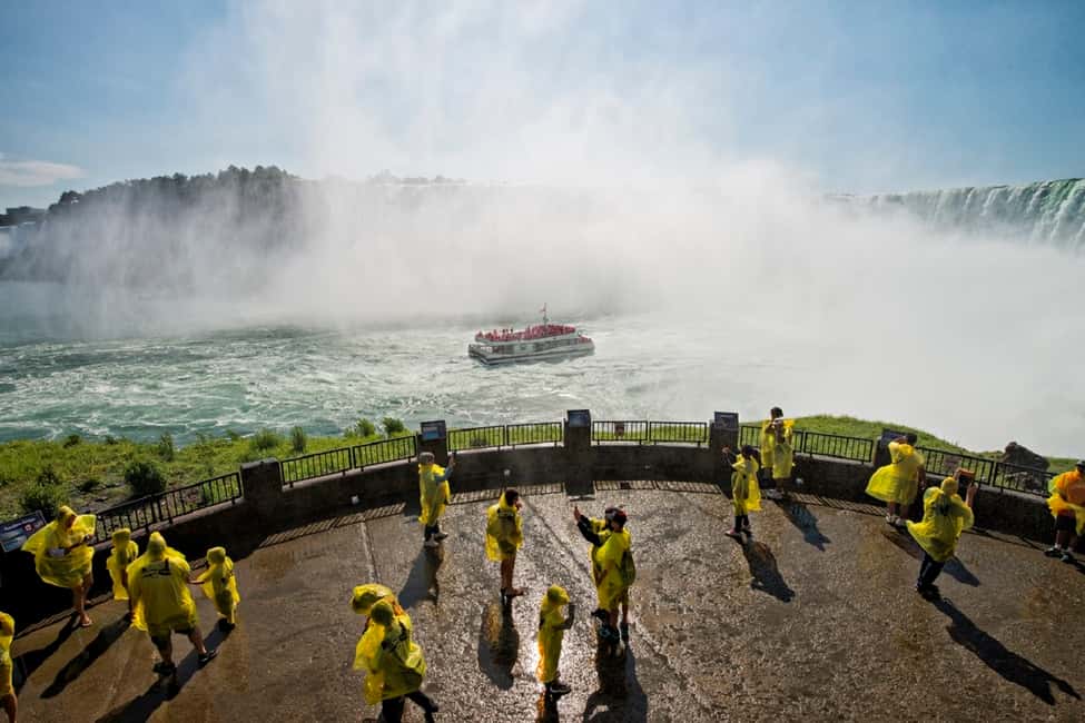 image n.2 of Niagara Falls, Canada: Sightseeing Tour with Boat Ride activity in Niagara Falls, Ontario, uploaded by supplier