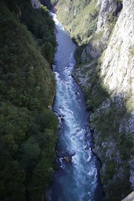 Bild Nr. 27 von Montenegro: Wildwasser-Rafting auf dem Fluss Tara Aktivität in Montenegro, hochgeladen vom Anbieter