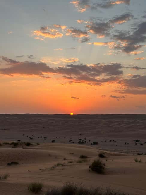 Immagine nº 6 di Muscat: Tramonto nel deserto e Wadi Bnai Khalid Tour di un giorno intero + pranzo attività a Regione al-Sharqiyya, caricata dal fornitore
