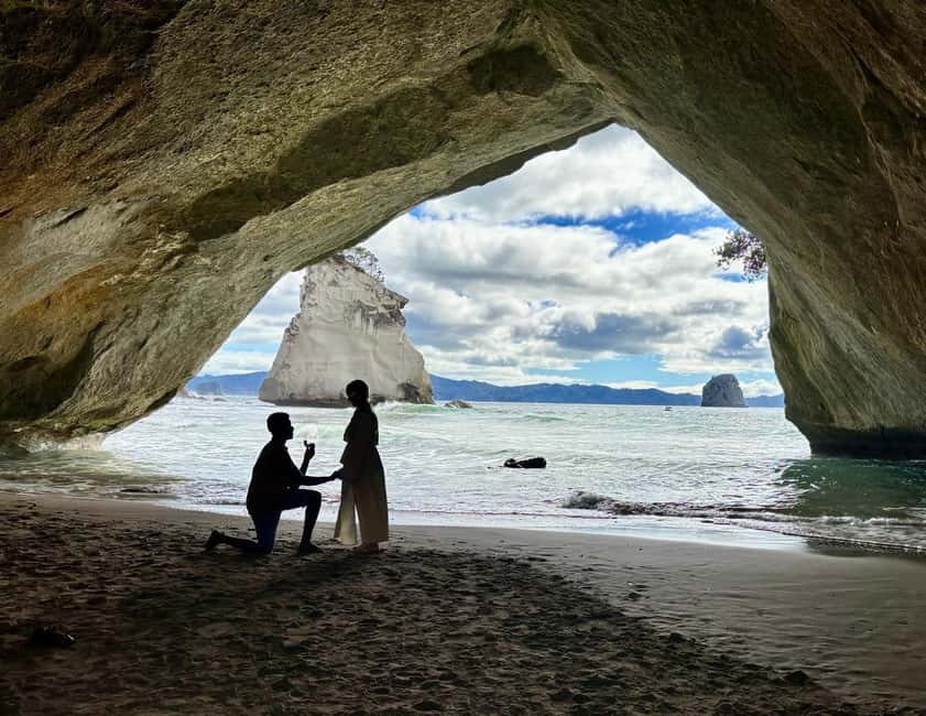 imagem n.12 de Auckland: excursão em grupo a Cathedral Cove e Hot Water Beach atividade em Ilha Norte, carregada pelo fornecedor