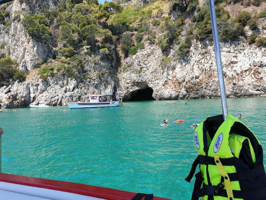 Immagine nº 9 di Sperlonga: Crociera in barca alla Grotta Azzurra con bagno attività a Sperlonga, caricata dal fornitore