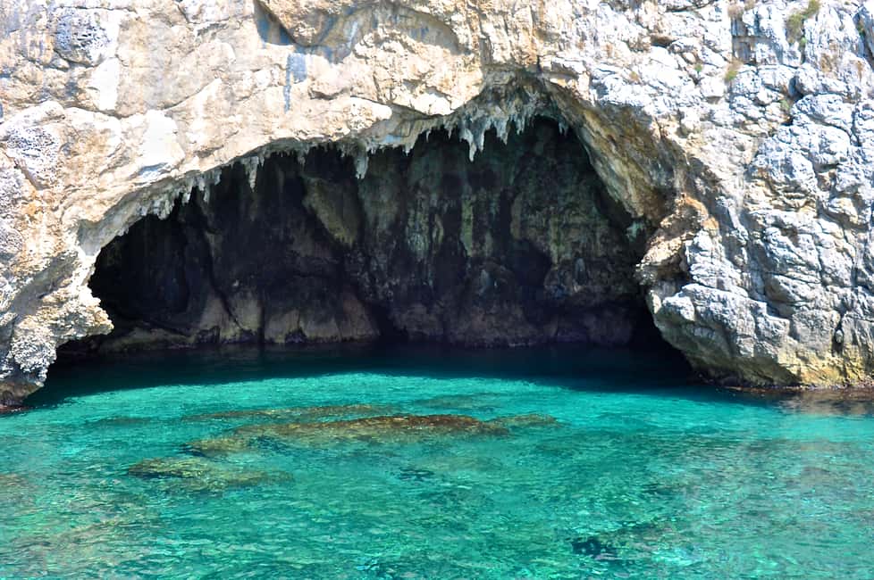 Immagine nº 5 di Sperlonga: Crociera in barca alla Grotta Azzurra con bagno attività a Sperlonga, caricata dal fornitore