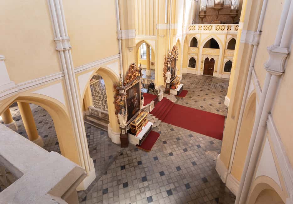 imagem n.12 de Kutná Hora: Ossuário de Sedlec: ingresso sem fila e audioguia atividade em Kutná Hora, carregada pelo fornecedor