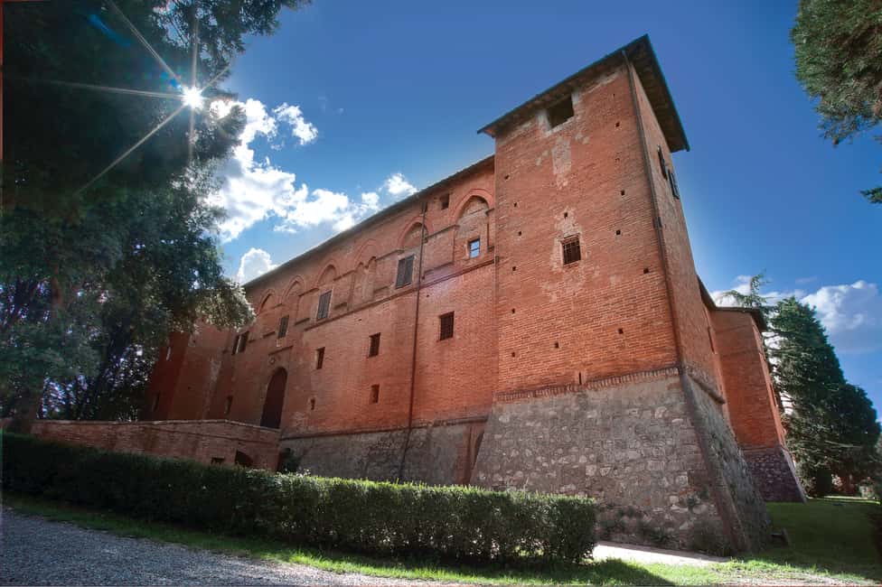 imagem n.5 de Montalcino: Degustação de vinho Brunello e almoço em um castelo da Toscana atividade em Montalcino, carregada pelo fornecedor