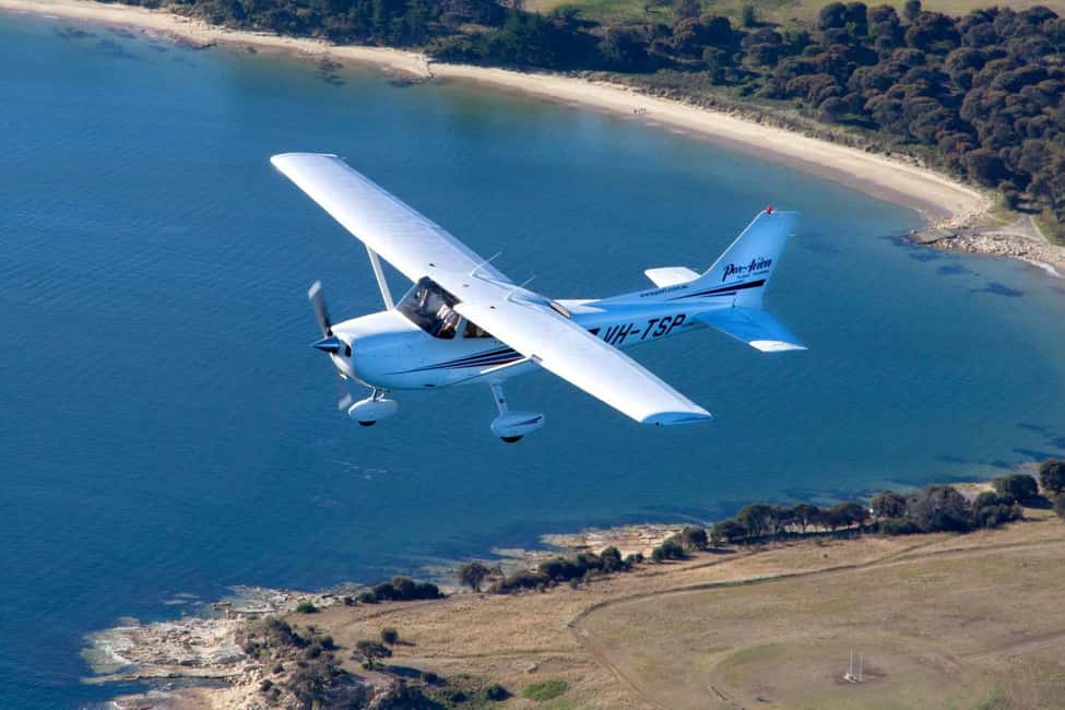 image n.5 of Hobart: Introductory Flying Lesson activity in Hobart, uploaded by supplier