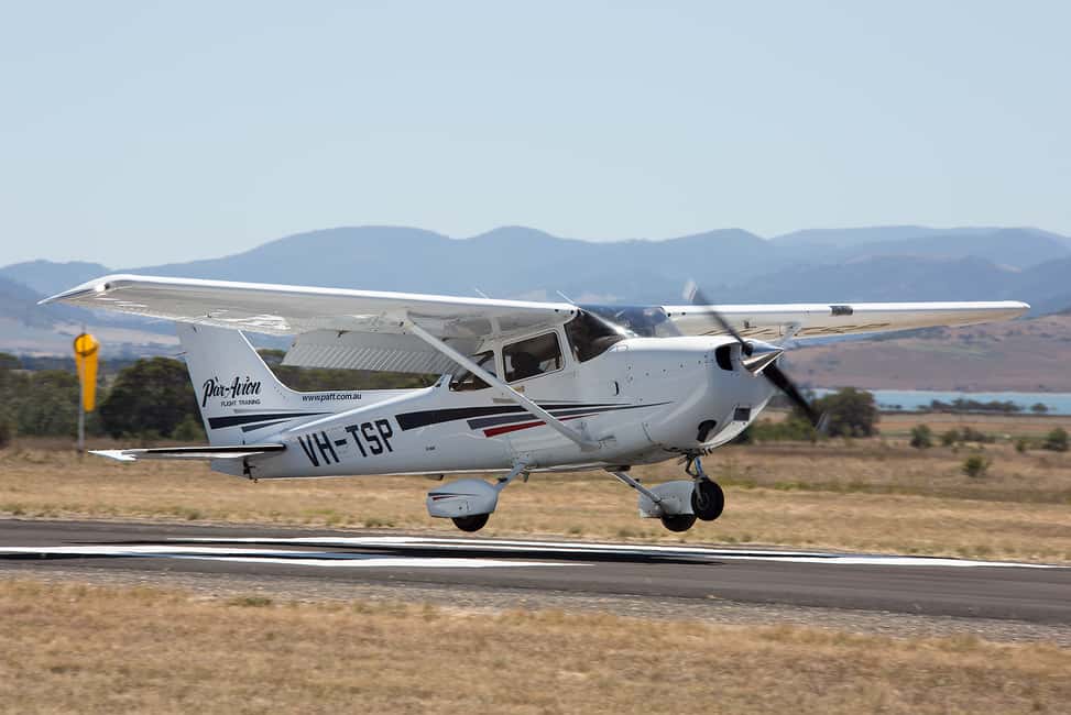 image n.8 of Hobart: Introductory Flying Lesson activity in Hobart, uploaded by supplier