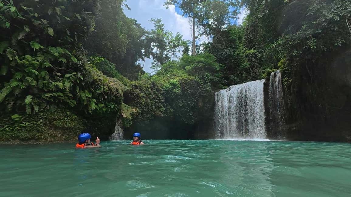 imagem n.4 de Cebu: Natação com tubarões-baleia e excursão de canoagem em Kawasan atividade em Badian, carregada pelo fornecedor