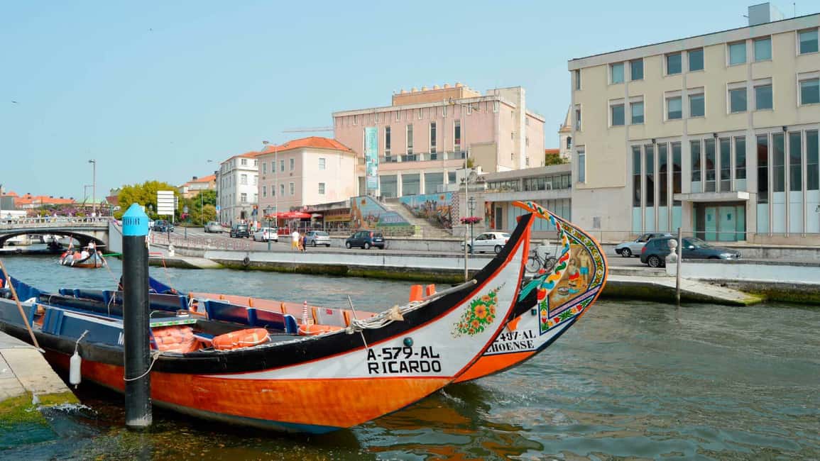 imagem n.1 de Aveiro: Cruzeiro Tradicional em Barco Moliceiro atividade em Aveiro, carregada pelo fornecedor