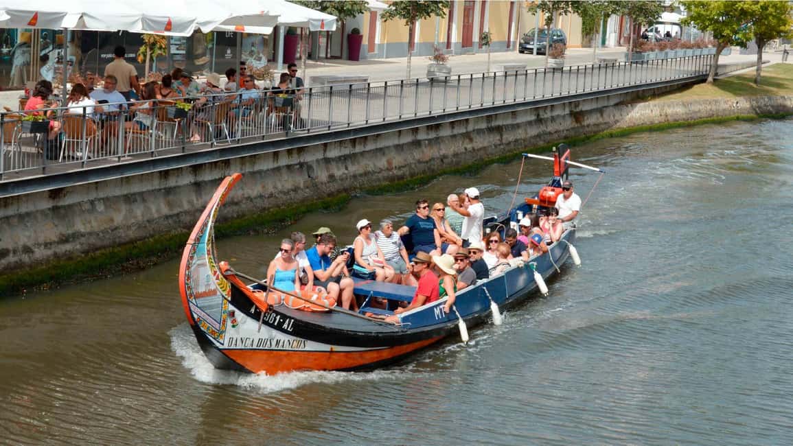 imagem n.2 de Aveiro: Cruzeiro Tradicional em Barco Moliceiro atividade em Aveiro, carregada pelo fornecedor