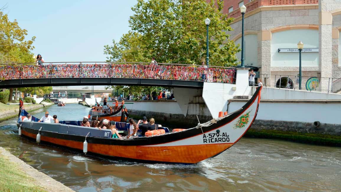 imagem n.3 de Aveiro: Cruzeiro Tradicional em Barco Moliceiro atividade em Aveiro, carregada pelo fornecedor