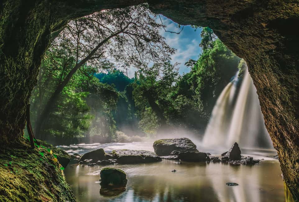 imagen n.º 9 de Desde Bangkok: Excursión de un día en grupo reducido al Parque Nacional de Khao Yai actividad en Provincia de Nakhon Nayok, subida por el proveedor