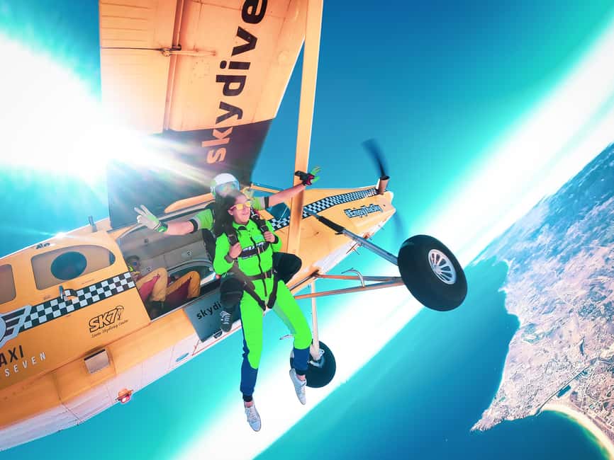 Bild Nr. 5 von Algarve: Tandem-Fallschirmsprung Abenteuer 15.000 bis 10.000 Meter Aktivität in Alvor, hochgeladen vom Anbieter