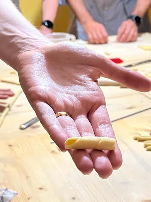 Immagine nº 9 di Corso di cucina a domicilio a Lecce: Orecchiette artigianali e vino da degustare attività a Lecce, caricata dal fornitore